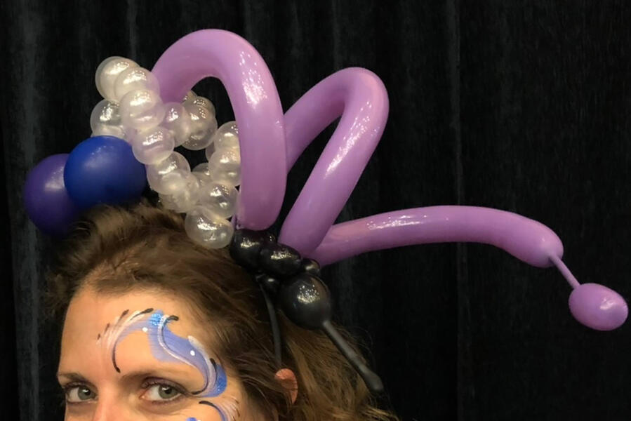 Animation ballon en déambulation dans une fête communale