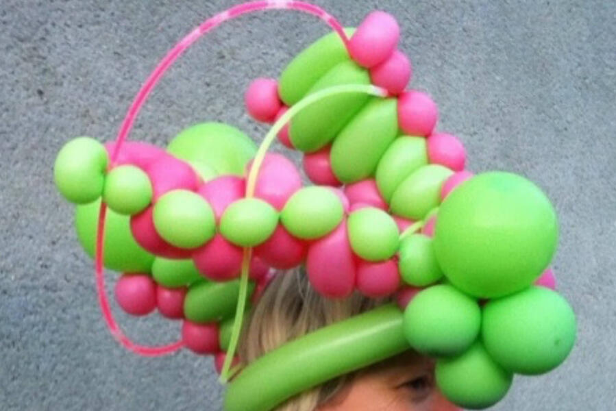 Animation de sculpture sur ballon avec enfants lors d’un événement festif